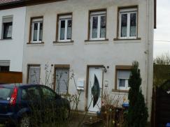 Haustür in weiß mit Lichtausschnitt