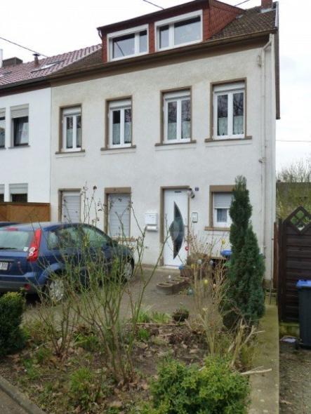 Haustür in weiß mit Lichtausschnitt